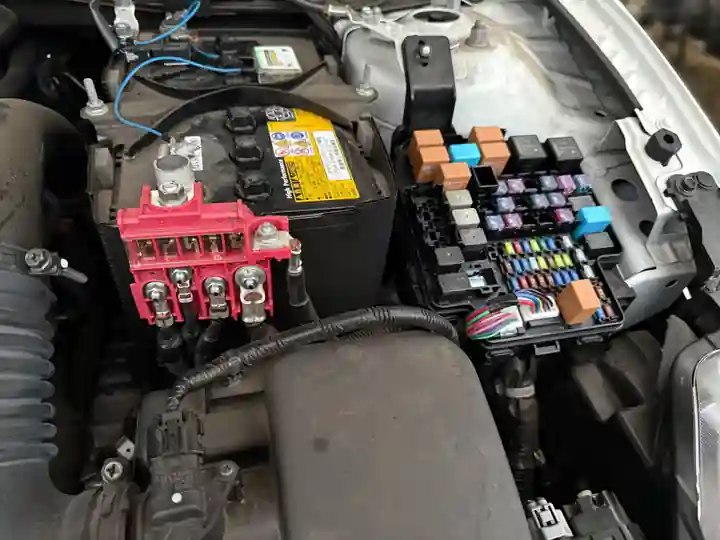 Battery terminal fuse and connection hardware