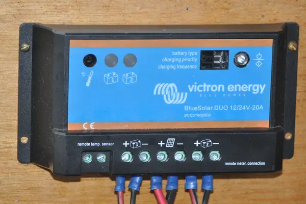 Dual battery bank solar charge controller with terminal connections
